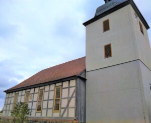 Modernisierung einer Fachwerkkirche mit Flächenheizung in Boden, Wand und Decke von lofec