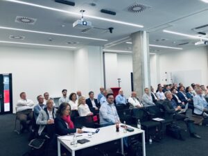 In der Danfoss-Zentrale in Offenbach wurde bei der Mitgliederversammlung des BVF eV mit Blick über die Stadt der Blick über den Tellerrand gewagt und die breitere Aufstellung des Verbands in den letzten Jahren als Chance und Agenda für die nächsten Jahre gesetzt. 