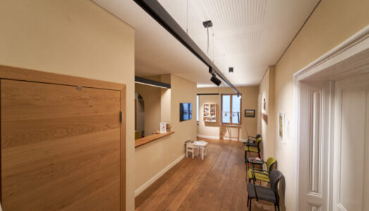 . Mit den Flächenheiz- und -kühlsystemen von Variotherm ist „Am Platz“ nun mit einer ökologischen sowie kosten- und energieeffizienten Heizung und Kühlung ausgestattet