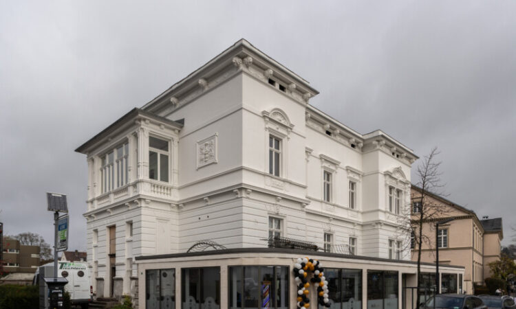 Die Neue Villa Cosack im Ortskern von Arnsberg wurde mithilfe der dünnschichtigen Fußbodenheizung Schlüter-BEKOTEC-THERM energetisch saniert.