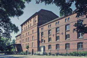 Die Spreemühle in Fürstenwalde ist der Hauptsitz der GeoClimaDesign AG und gleichzeitig auch eine Referenz für energetische Sanierung historischer Gebäude mit Klimadecken und Wärmepumpen als Heizkühl-Lösung.