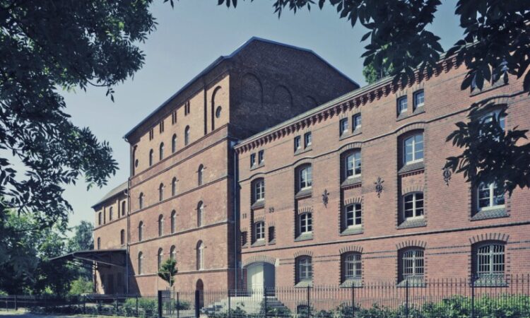 Die Spreemühle in Fürstenwalde ist der Hauptsitz der GeoClimaDesign AG und gleichzeitig auch eine Referenz für energetische Sanierung historischer Gebäude mit Klimadecken und Wärmepumpen als Heizkühl-Lösung.